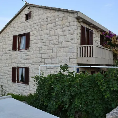 Zdenka Apartmán Postira