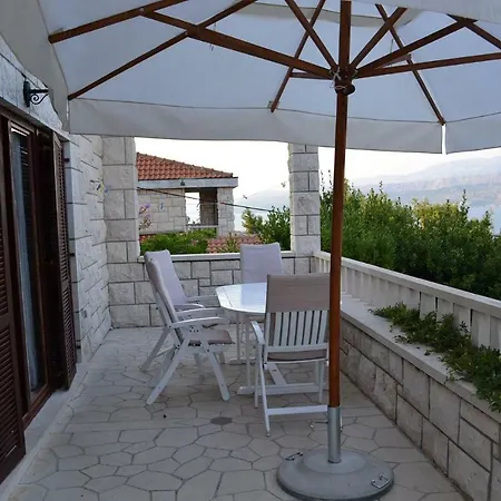 Zdenka Apartment Postira